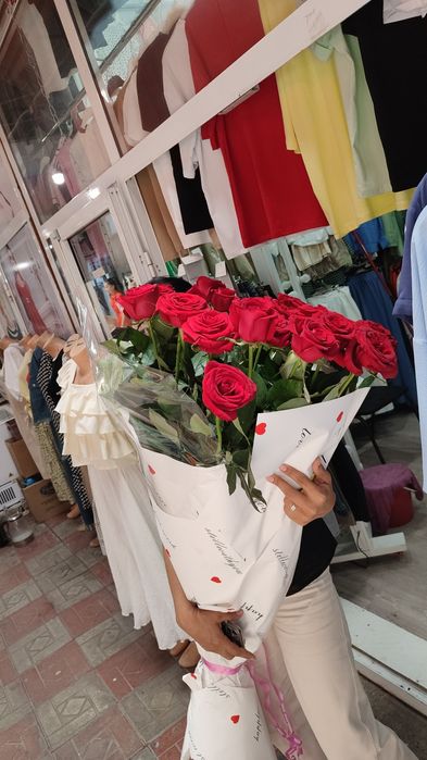 Метровые голандские розы