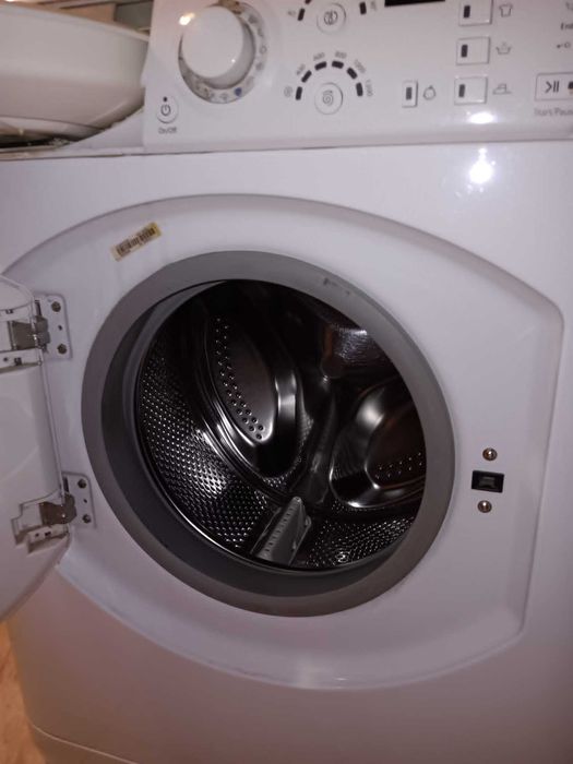Роботеща и запазена пералня Hotpoint Ariston 6кг/1200 оборота, прозведена в Италия