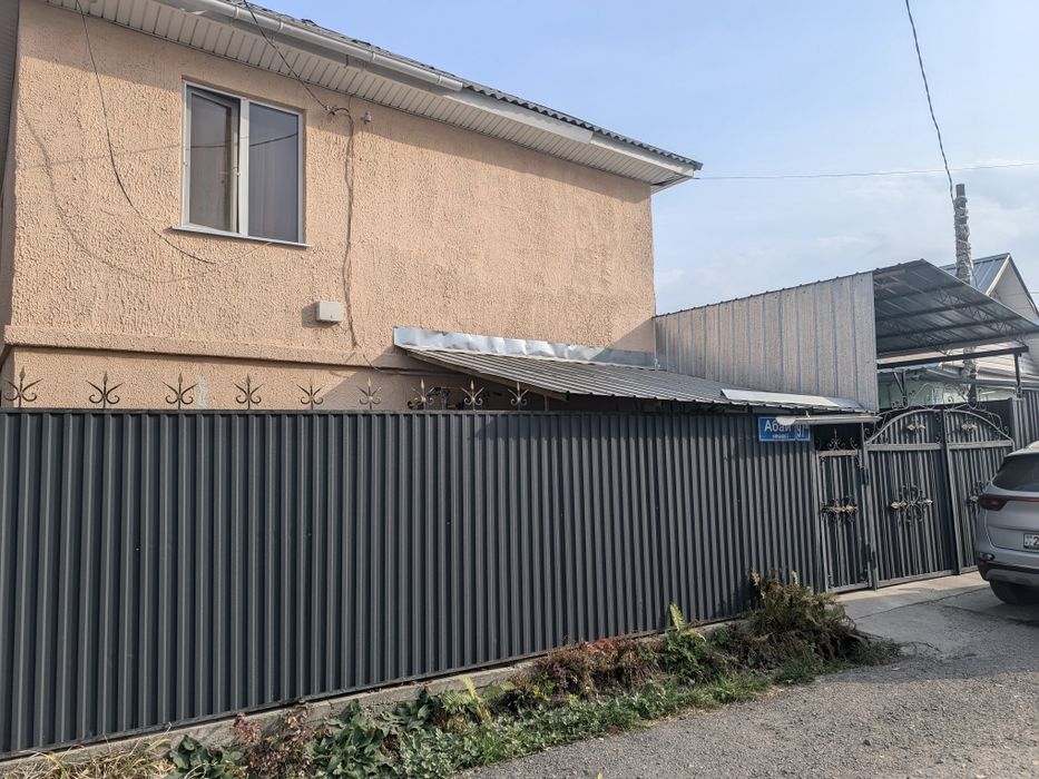 Продаётся дом в центре города.
Двухэтажный, тёплый и светлый дом площа