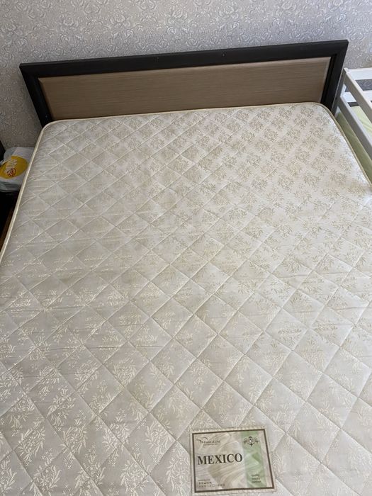 продам кровать с матрасом