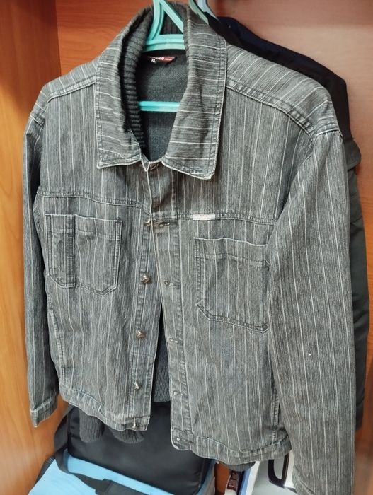 Продам Джинсвую ветровку