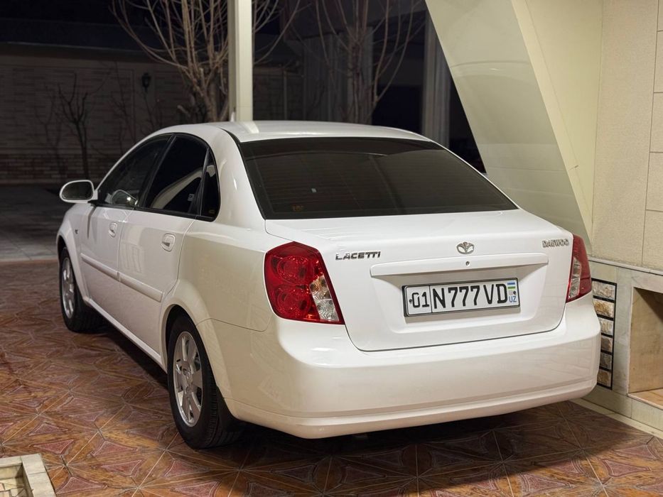 Lasetti Sotiladi 60000 km yurgan