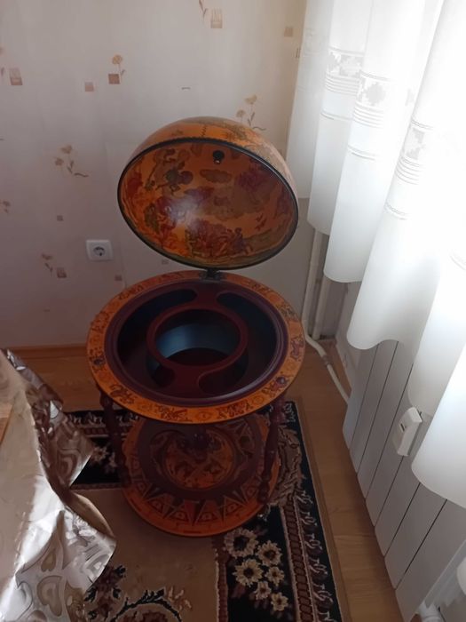 Глобус бар!!! Много добро състояние!!!