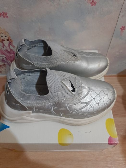 Продам детскую обувь