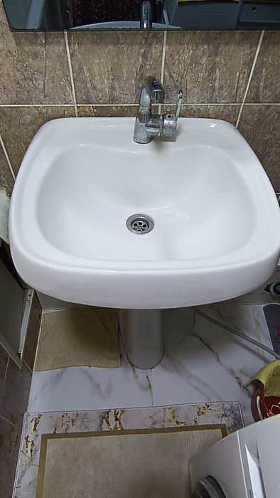 Раковина с зеркалом