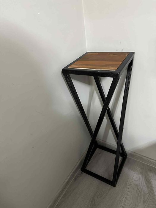 Метална стойка за саксия / декоративна масичка – ръчна изработка