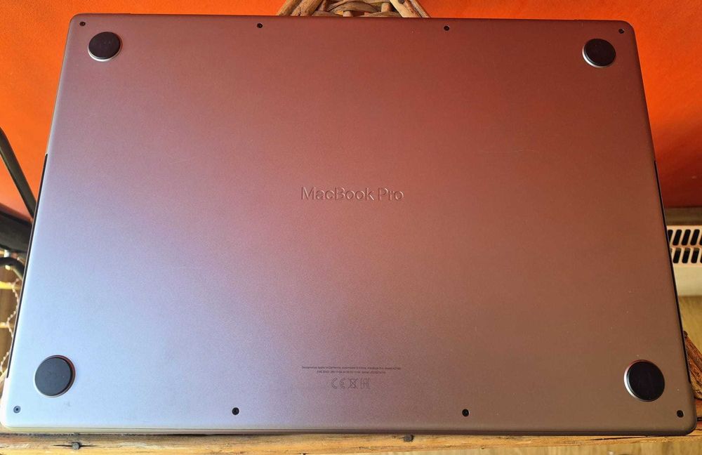 MacBook Pro 16" M2 PRO 12-core CPU, 19-core GPU, 16GB RAM, 512GB SSD (ползван 2 месеца)