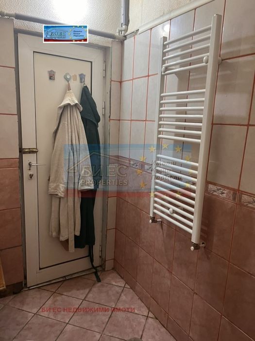 Къща в гр. Радомир - 172 м² и двор 359 м²