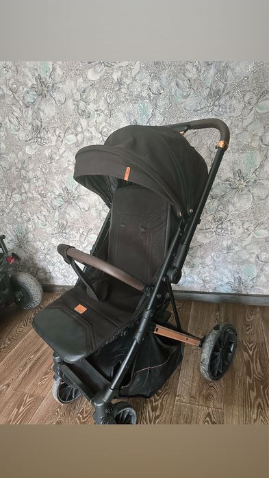 Коляска прогулочная