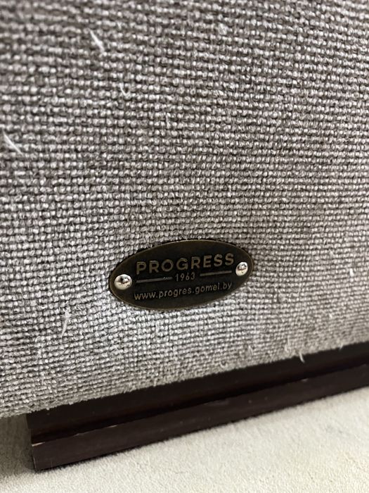 Диван в гостинну