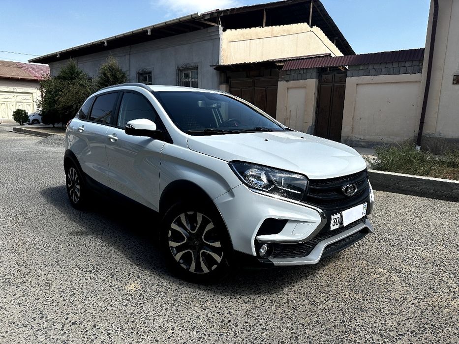 Лада Xray Cross 2019г пробег 117000 км пропан+бензин.цвет белая