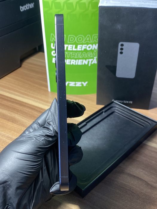 Samsung Galaxy s24 FE• 256 GB • Graphite