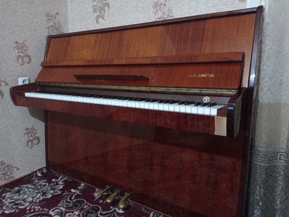 Срочно продается Белорусский Фортепиано 3-х педальный