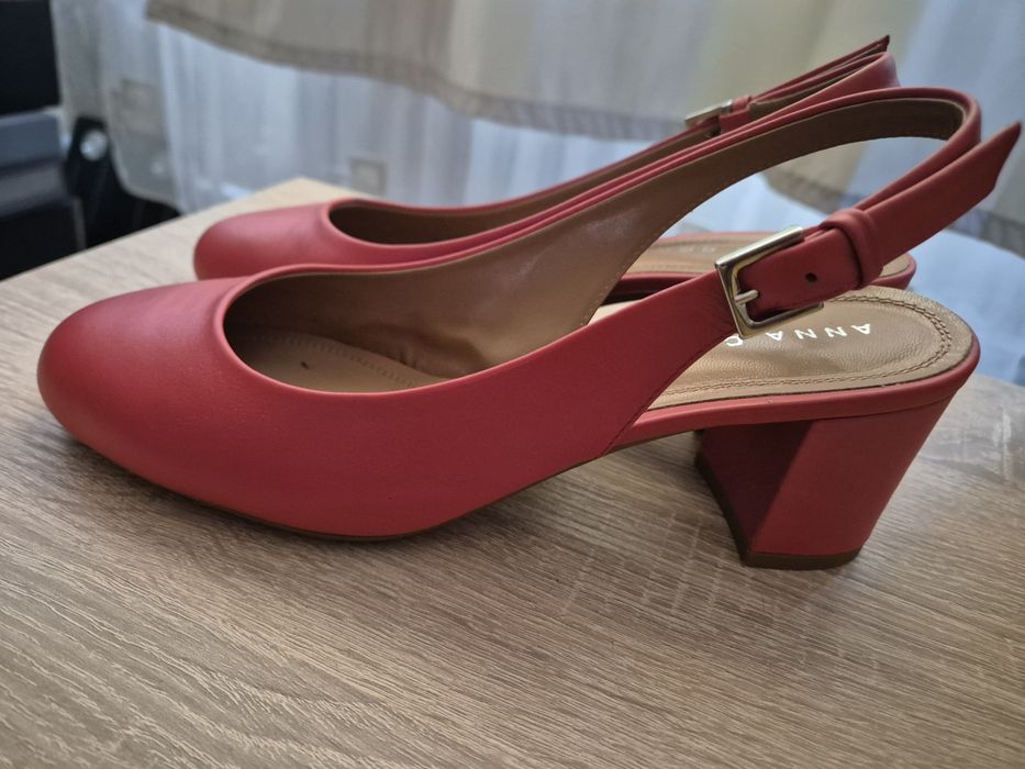 Pantofi cu toc mic nr 38!