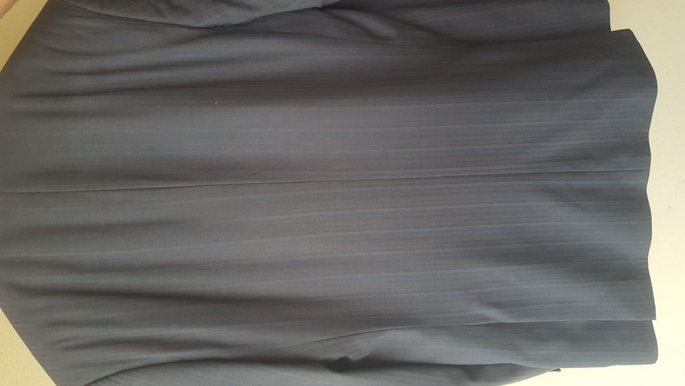 Costum gri barbati+camasa+cravata masura m ptr 1,70 impecabil