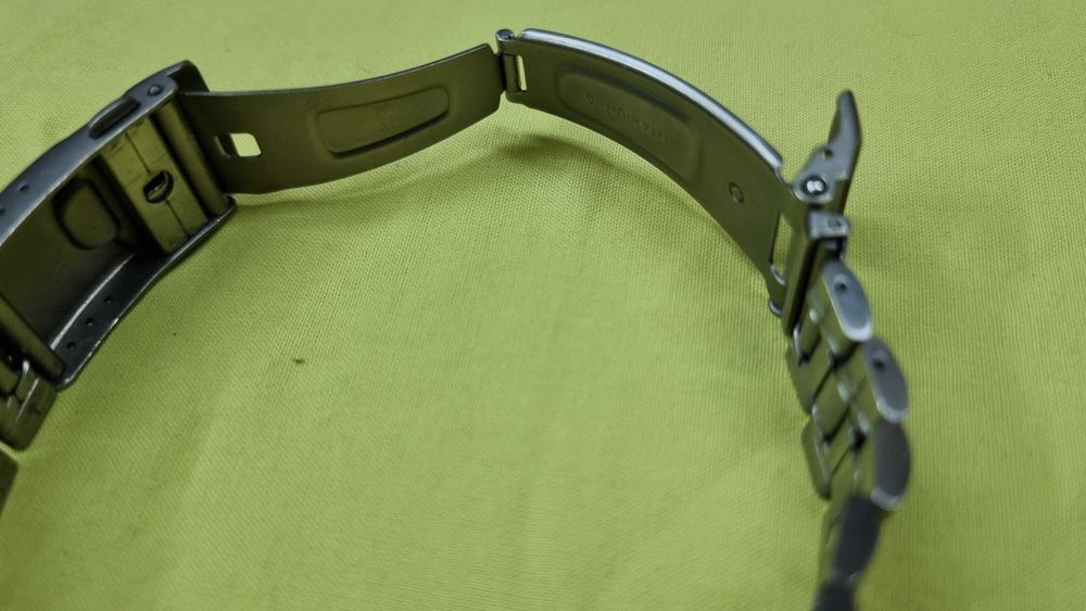 Часовник Seiko Kinetic Titanium Lume Dial