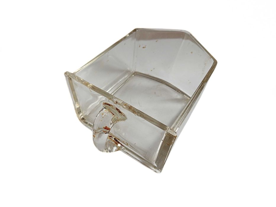 Старинни стъклени съдове