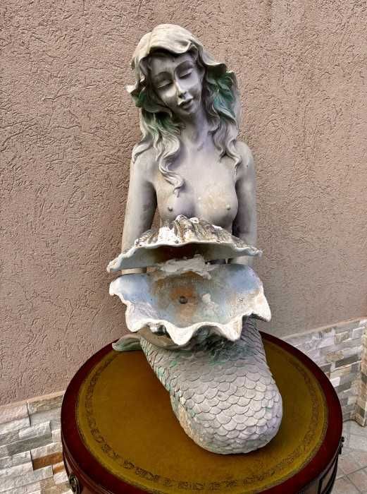 Deosebita statueta-sirena tinand o cochilie-rasina policolora-Anglia