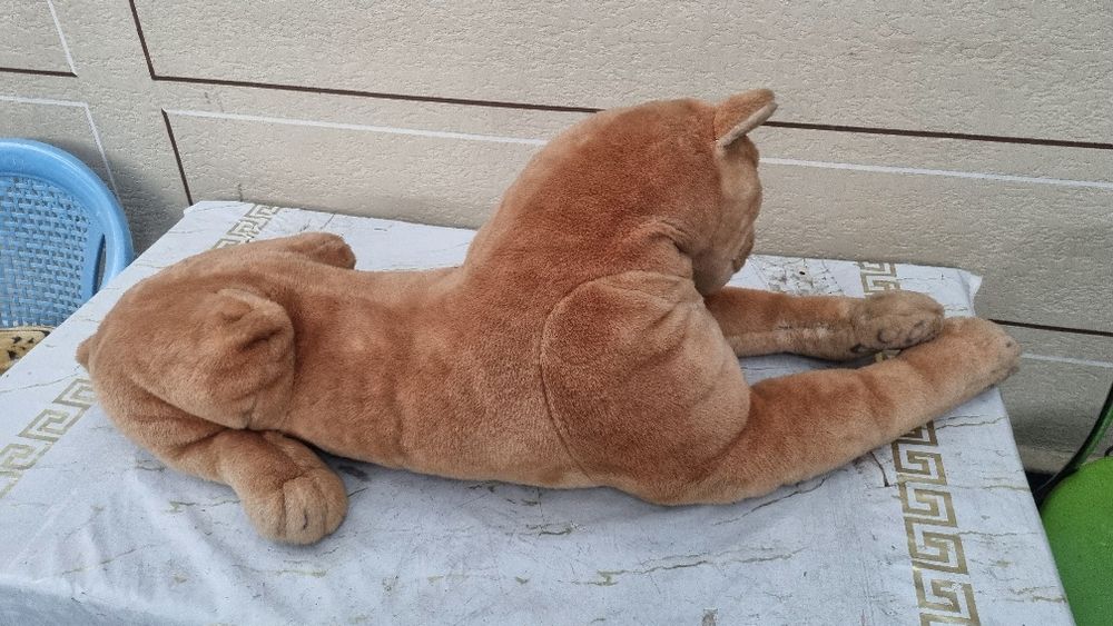 Yumshoq tigr oʻyinchoqlar sotiladi