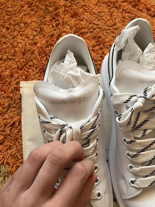 Vand alexander mcqueen / dau la schimb