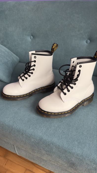 Боти Dr Martens.