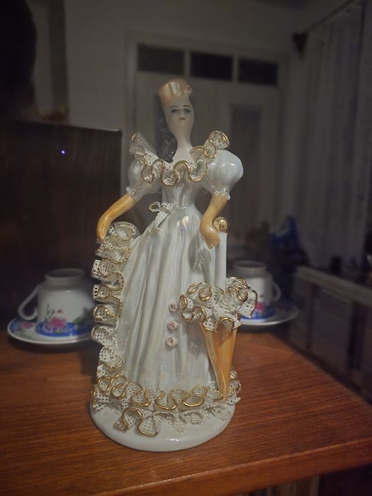 Vând bibelouri vechi