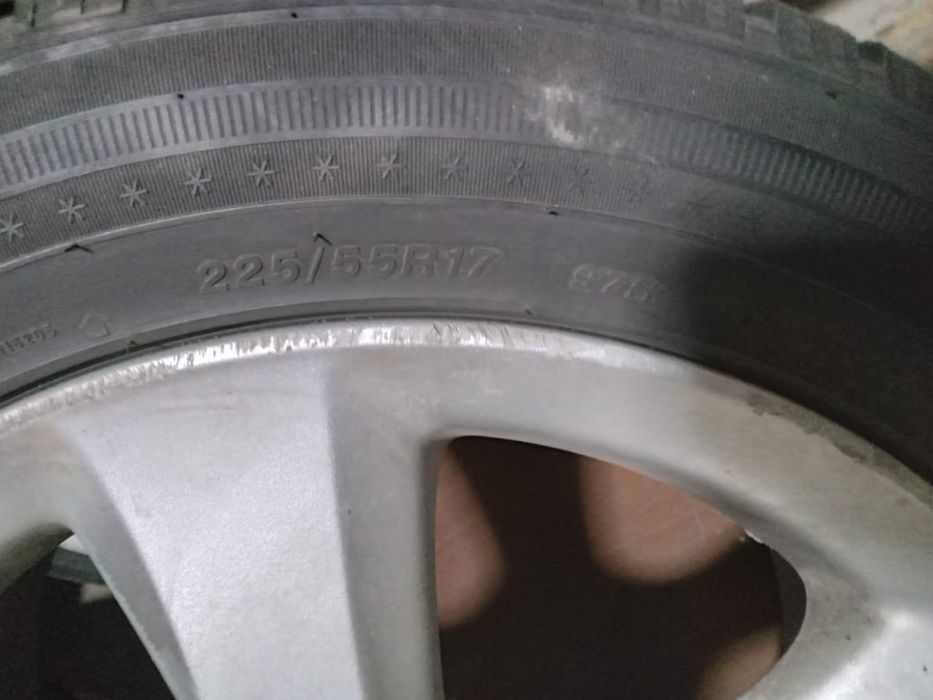 Шины с дисками.