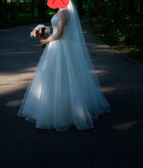 Rochie Mireasă cu Sclipici + Voal + 2 crinoline Nemodificată