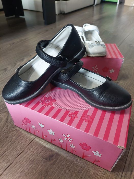 Обувки за момиче-2броя 30 лева