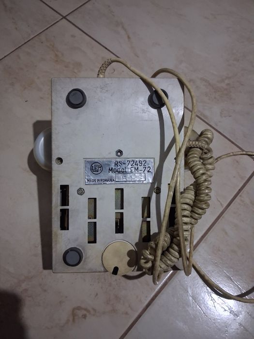 Telefon cu disc vechi