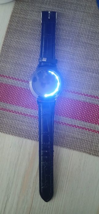 Сенсорные  часы привозные