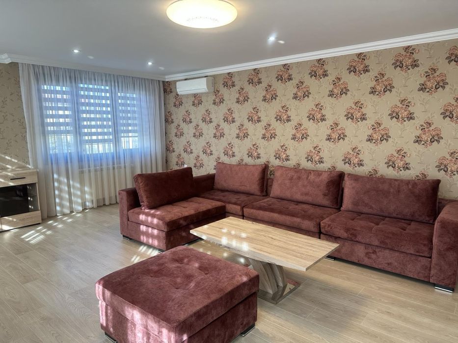 Дава се под наем Къща в Божурище - 120 кв.м за 623.22 € - Снимка #1