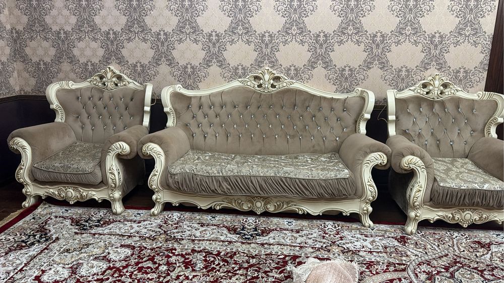 Продам диван с креслами