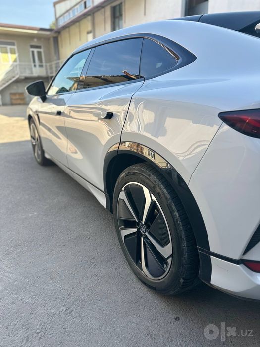 Byd song L srochna sotiladi