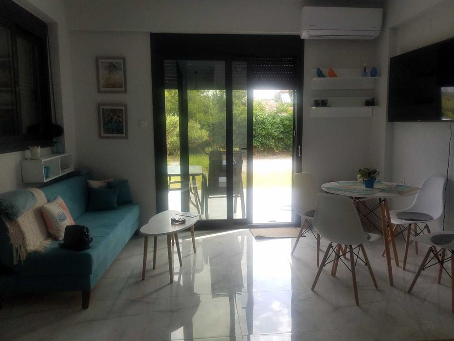 Продава нова лукс къща 72 м2 двор 557 м2 в Паралия Каряни, Гърция