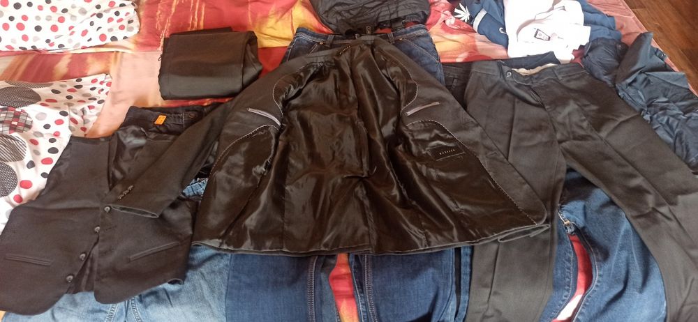 Продам костюм-тройку