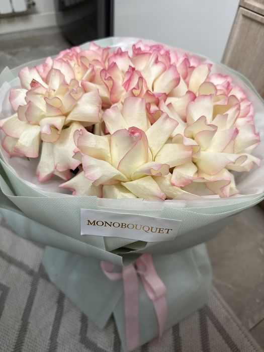 Цветы  Розы пионовидные