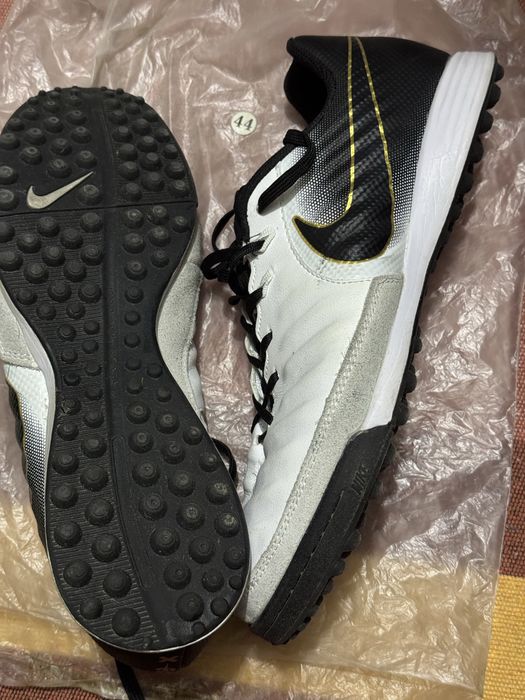 Бутцы с шипами, сороконожки