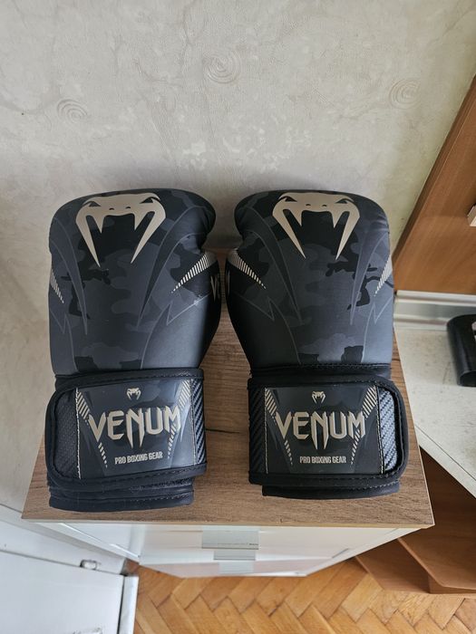 *КОМЕНТАР*Боксови ръкавици Venum Impact (Dark Camo/Sand) – 10 oz