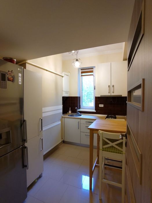 Închiriez apartament cu 1 cameră, pentru 1-2 persoane, nefumători, fără animale de companie (zona Univesalului)