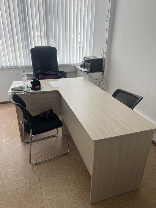 Стол со стульями