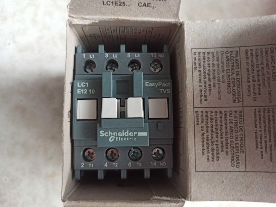 Контакторы IEK, Schneider.