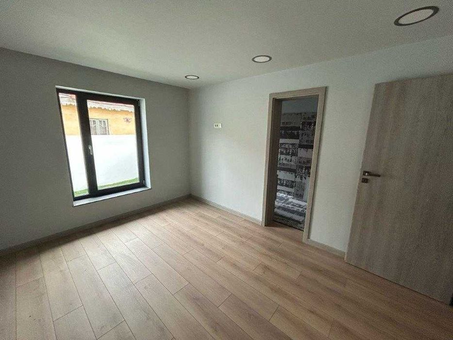 PROPRIETAR  ofer spre vanzare  CASA ,3 CAMERE pe Aleea Olteni -SMEURA