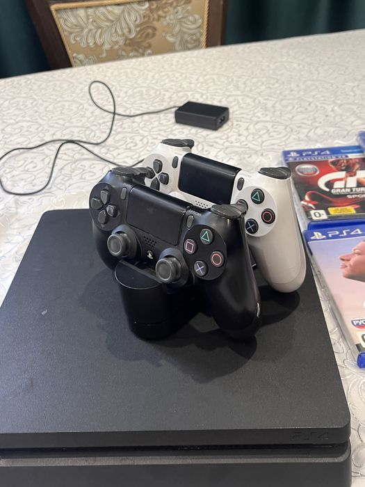 Playstation PS 4 slim 1tb прошитая +2 джостика