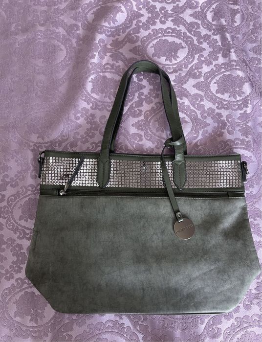 Голяма зелена чанта с отделения