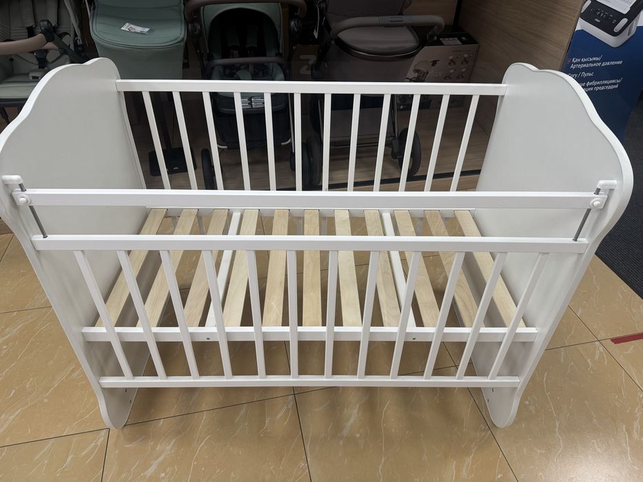 Детская кроватка (манеж)