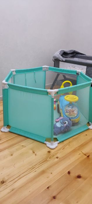 Продаётся манеж бирюзовый