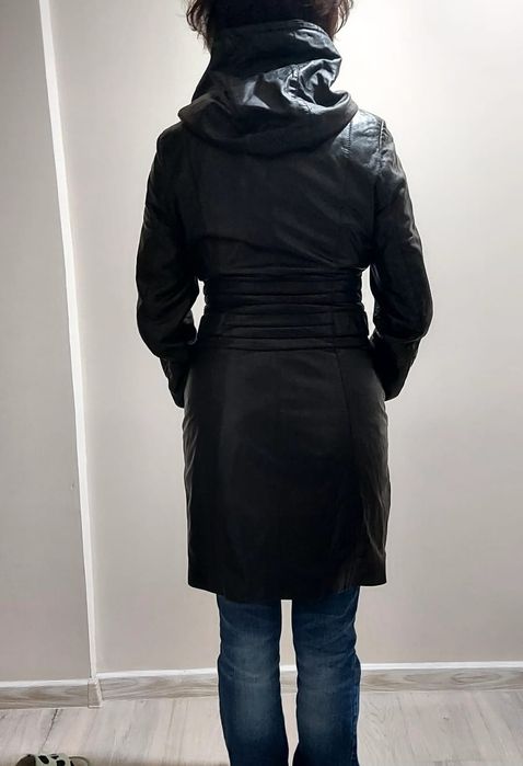 Кожаный женский плащ