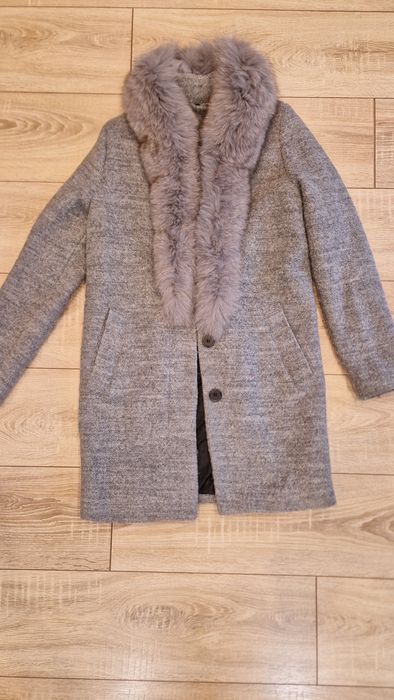 Вълнено палто с богата яка от лисица