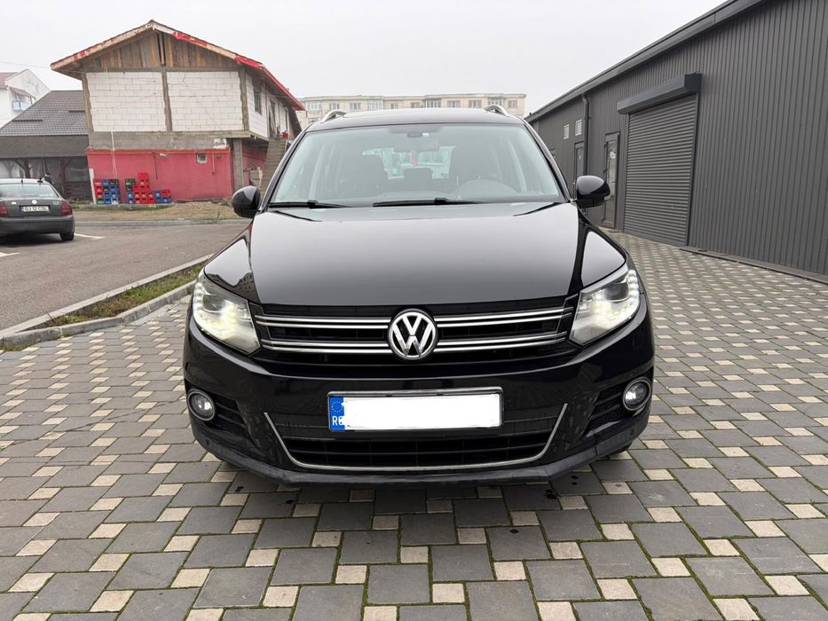 VOLKSWAGEN Tiguan